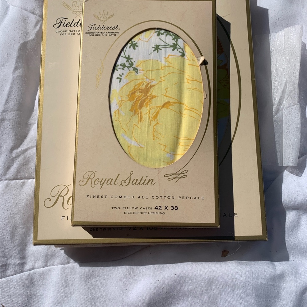 Vintage Yellow Floral Twin Sheets and Pillowcases - Picture 2 of 5